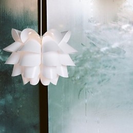 Současná a smluvní lampa Nordic Idea White Lotus Droplight