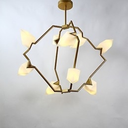 Devět světelných sloupků moderního kovu se skleněnou broskvovou lustrovou lampou zdobí závěsnou lampu jídelny