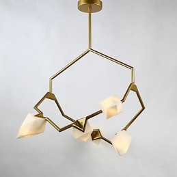 Pět světelných sloupků moderního kovu se skleněným broskvovým lustrem Závěsná lampa zdobí jídelnu