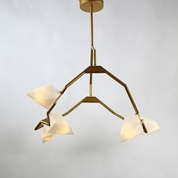 Pět světelných sloupků moderního kovu se skleněným broskvovým lustrem Závěsná lampa zdobí jídelnu