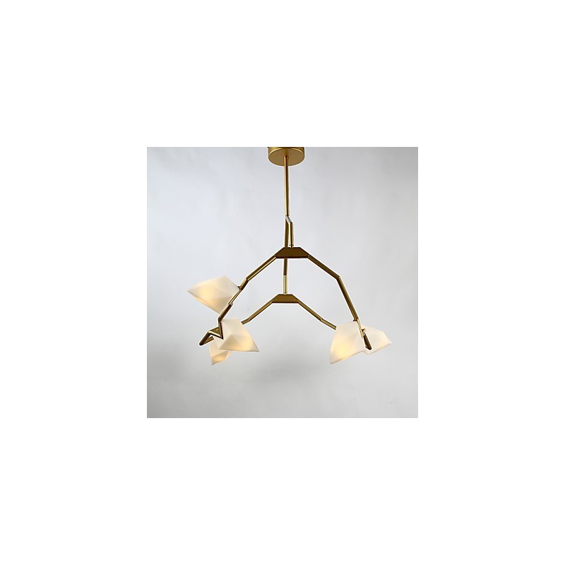 Pět světelných sloupků moderního kovu se skleněným broskvovým lustrem Závěsná lampa zdobí jídelnu