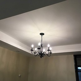 Umělecká elegance a moderní prvky pro interiérový kovový lustr se 6 žárovkami ve stylu svíčky
