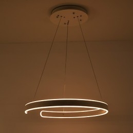 Severní Evropa Jednoduchá lustrová lampa s kreativní atmosférou zdobí svítidlo kantýny
