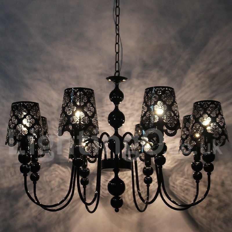 8 Lehký moderní moderní dutý lustr ve stylu černé svíčky