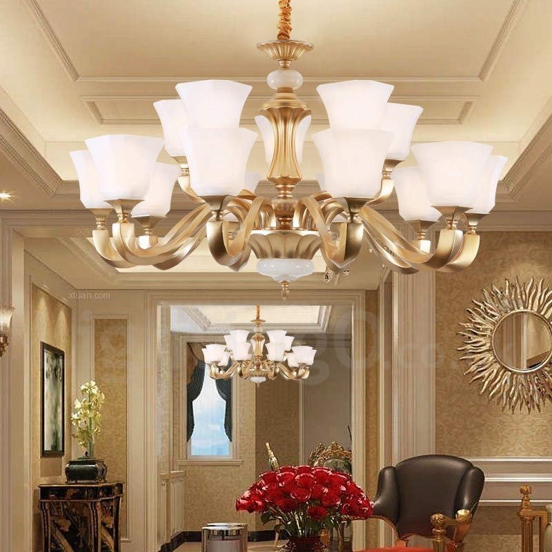 15 Lehký retro tradiční rustikální lustr se skleněným stínidlem