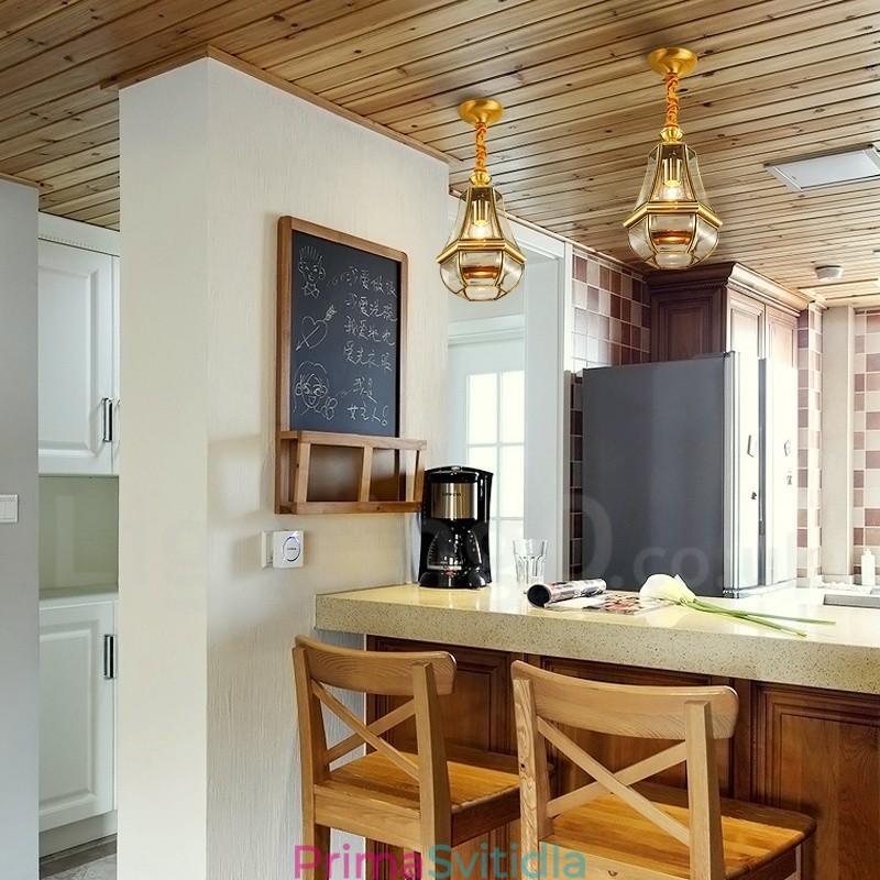 1 Lehký retro rustikální luxusní mosazný závěsný lustr se skleněným stínidlem