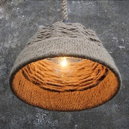 Retro ručně vyráběná krajská lustrová lampa z konopného lana v industriálním venkovském stylu