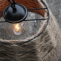 Retro ručně vyráběná krajská lustrová lampa z konopného lana v industriálním venkovském stylu