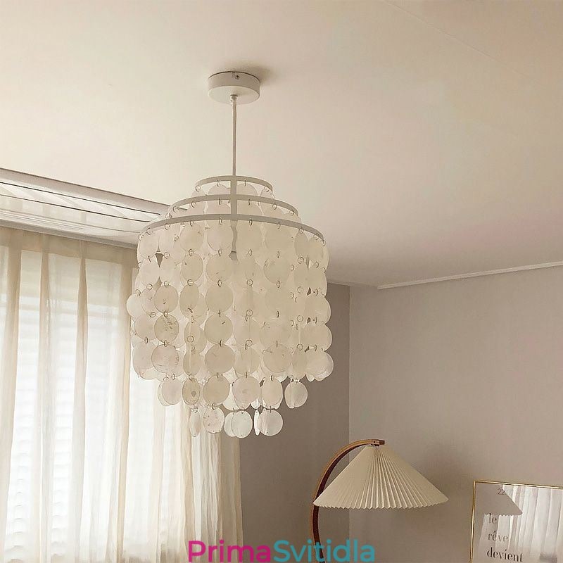 Moderní klasická závěsná lampa s bílým mušlivým stínem