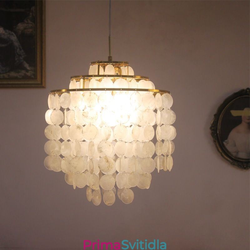 Moderní klasická závěsná lampa s bílým mušlivým stínem