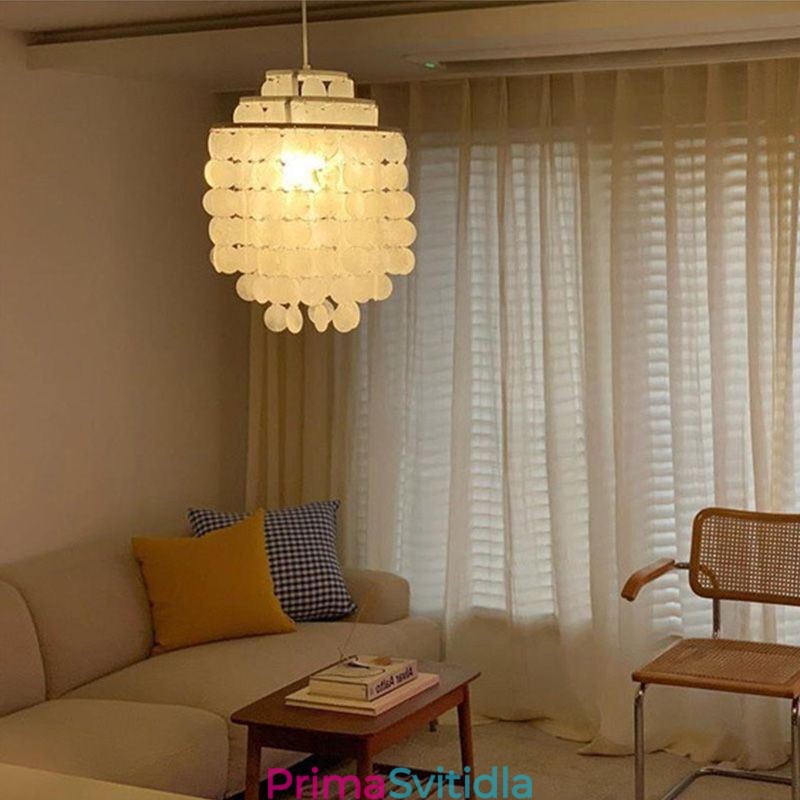 Moderní klasická závěsná lampa s bílým mušlivým stínem