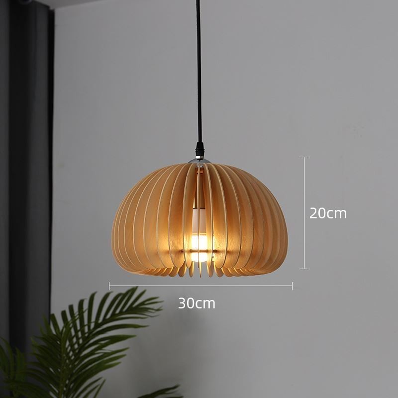 Závěsná lampa z lipového dřeva v retro stylu
