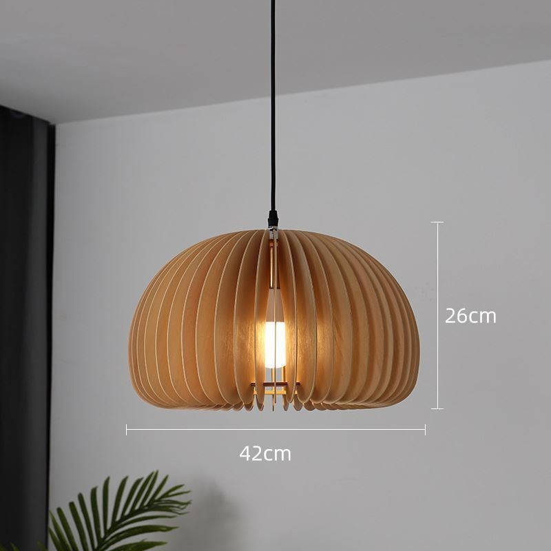 Závěsná lampa z lipového dřeva v retro stylu