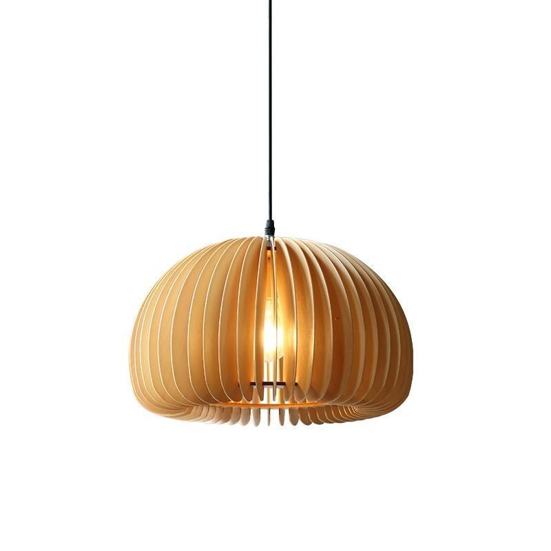 Závěsná lampa z lipového dřeva v retro stylu