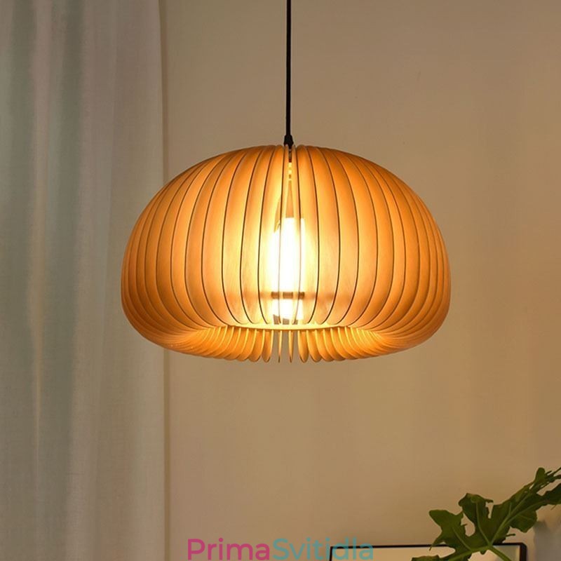 Závěsná lampa z lipového dřeva v retro stylu