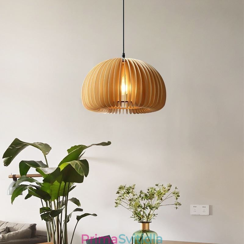 Závěsná lampa z lipového dřeva v retro stylu