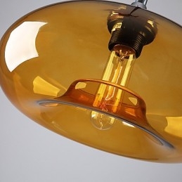 Moderní charakteristický 1 světelný přívěsek s průhledným skleněným stínidlem