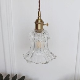 Závěsná lampa ve tvaru květiny z čirého žebrovaného skla s otočným spínačem