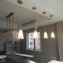 Čtvercová závěsná mosazná lampa z čirého žebrovaného skla s osvětlením s otočným spínačem