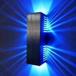 Moderní nástěnné svítidlo se 2 krychlovými odstíny v designu s rozptylovým světlem