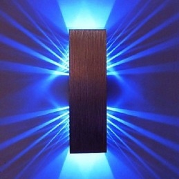 Moderní nástěnné svítidlo se 2 krychlovými odstíny v designu s rozptylovým světlem