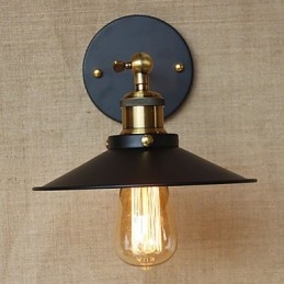 Retro minimalistická vila v industriálním stylu před kostelem Ulička deštník Černé šaty Zdobená stěna