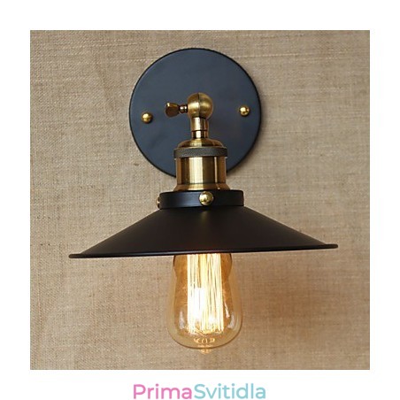 Retro minimalistická vila v industriálním stylu před kostelem Ulička deštník Černé šaty Zdobená stěna Retro minimalistická vila v industriálním stylu před kostelem Ulička deštník Černé šaty Zdobená stěna