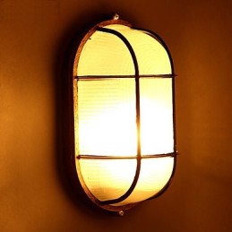 Kreativní osobnost obnovuje staré způsoby osvětlení skleněné nástěnné lampy