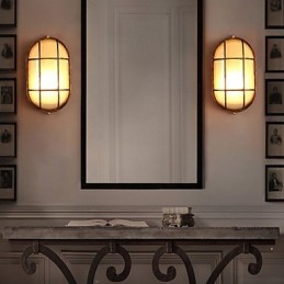 Kreativní osobnost obnovuje staré způsoby osvětlení skleněné nástěnné lampy