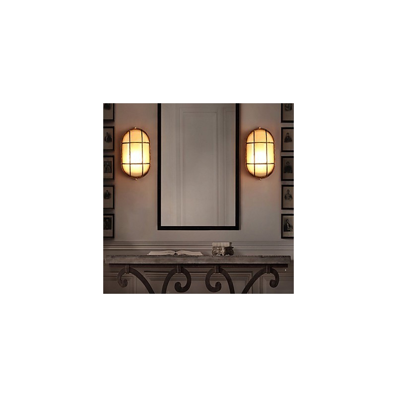 Kreativní osobnost obnovuje staré způsoby osvětlení skleněné nástěnné lampy