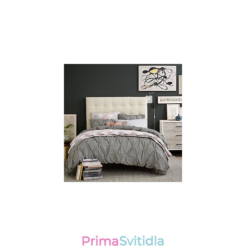 Moderní nástěnné svítidlo se skleněným stínidlem