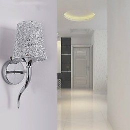 Stříbrná noční lampa na čtení Nástěnná lampa Instalatérská past na pozadí zrcadlo světlo