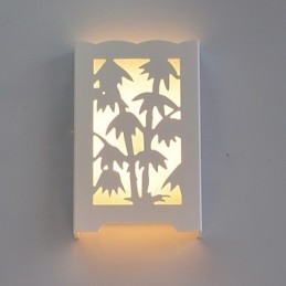 Moderní kreativní bílé vyřezávané vzory nebo vzory na bambusových nástěnných lampách