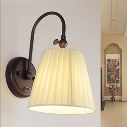 Železná nástěnná lampa s látkovým stínidlem v 1 světle