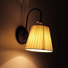 Železná nástěnná lampa s látkovým stínidlem v 1 světle