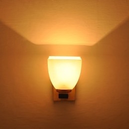 Jednoduchá nástěnná lampa Noční stolní lampa se skleněným stínidlem a masivním dřevem do ložnice Komoda Obývací pokoj Dětský pokoj Kolej Konferenční stolek Knihovny