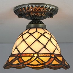 Evropská venkovská výtvarná umění Vitráže absorbují světlo kupolové lampy