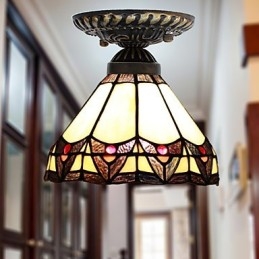 Evropská venkovská výtvarná umění Vitráže absorbují světlo kupolové lampy