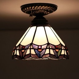 Evropská venkovská výtvarná umění Vitráže absorbují světlo kupolové lampy