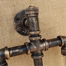 Americké tématické restaurace Bar žehlička s vypínačem vodní dýmka láhev vína nástěnná lampa modrá