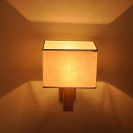 Jednoduchá nástěnná lampa Noční stolní lampa s látkovým stínidlem a masivním dřevem do ložnice Komoda Obývací pokoj Dětský pokoj
