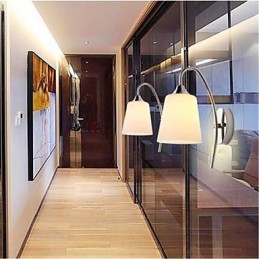 Moderní minimalistická skleněná nástěnná lampa do hotelového pokoje