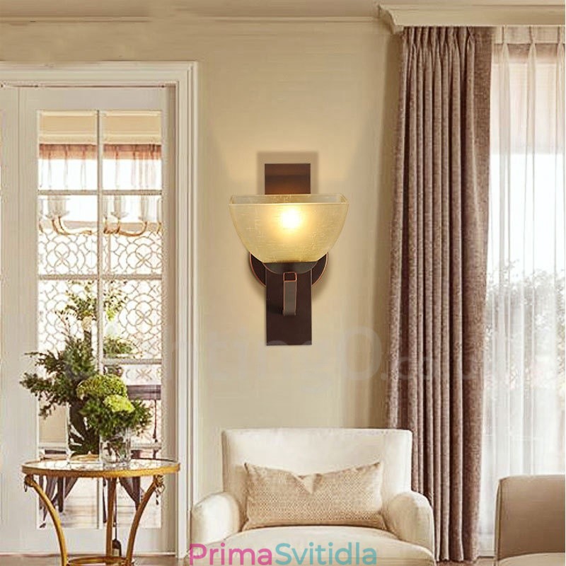 Jednoduché tradiční klasické vnitřní nástěnné svícny