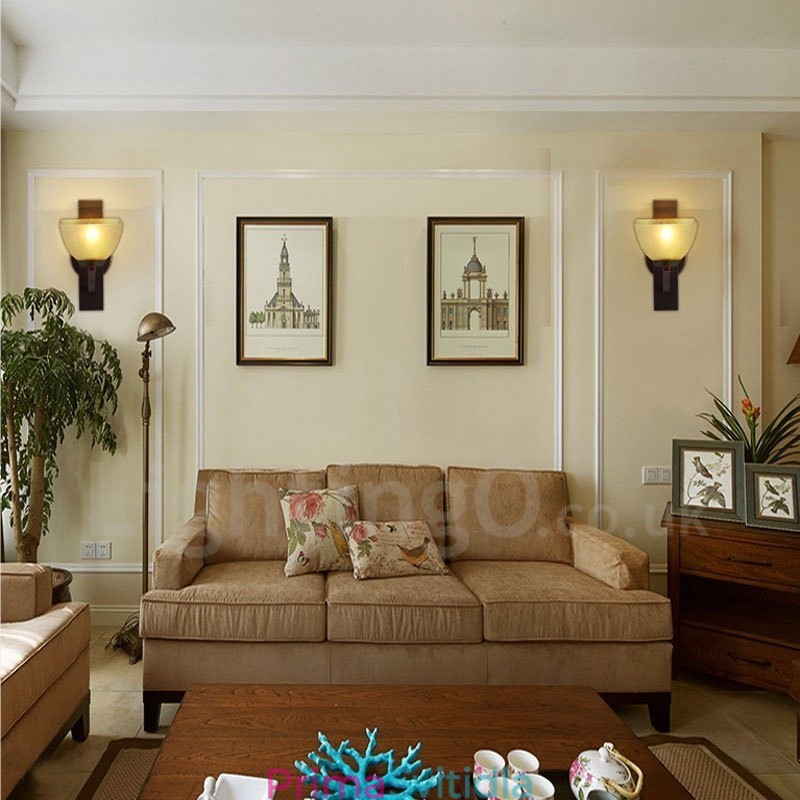 Jednoduché tradiční klasické vnitřní nástěnné svícny