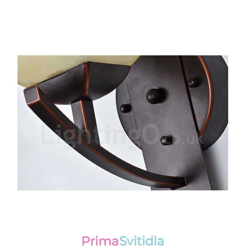 Jednoduché tradiční klasické vnitřní nástěnné svícny