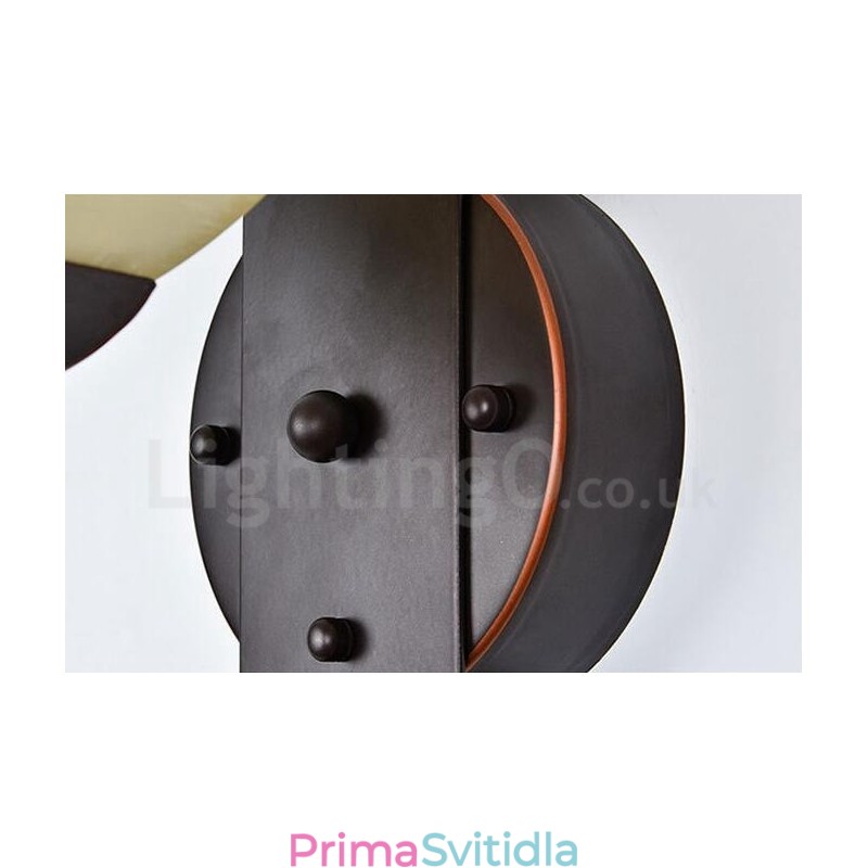 Jednoduché tradiční klasické vnitřní nástěnné svícny