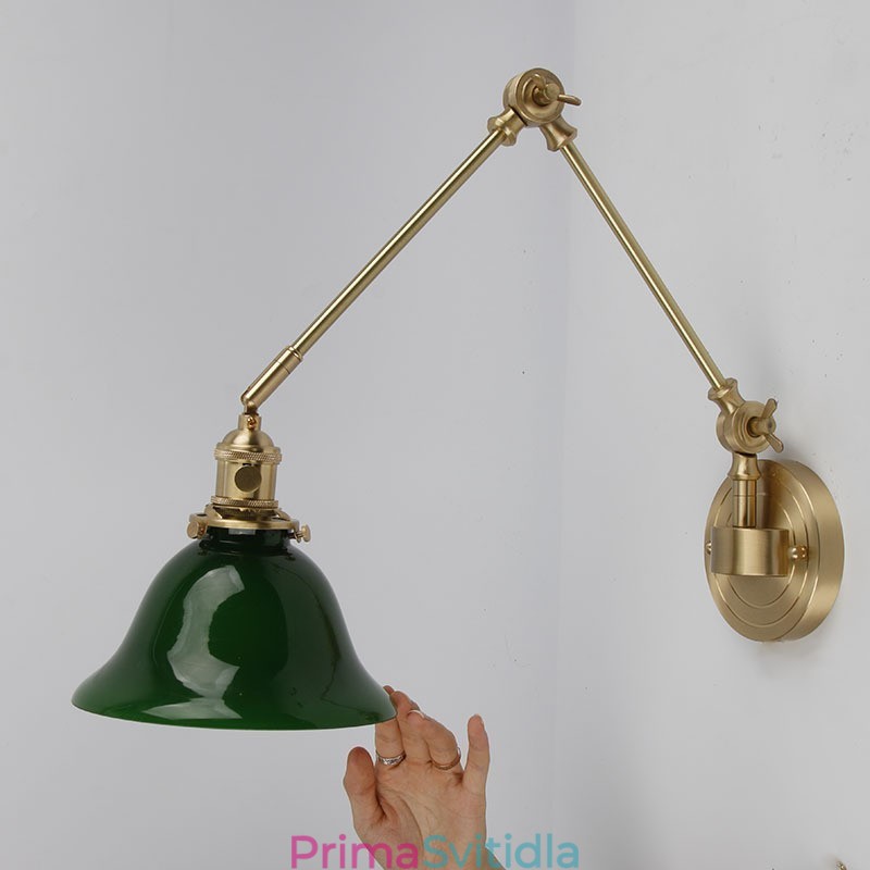 Moderní nástěnné svítidlo se skleněným stínidlem