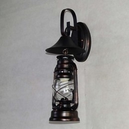 Vintage nástěnná lampa z černého kovu s jedním světlem