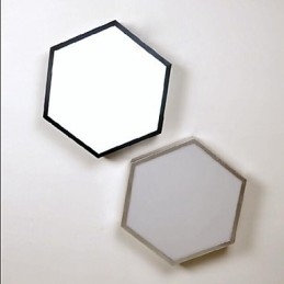 Světlo s šestihrannou geometrií absorbující kupolové světlo