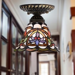 Evropská venkovská výtvarná umění Vitráže absorbují světlo kupolové lampy
